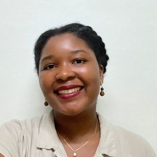 Photo de Mickaëlla, professeure de français